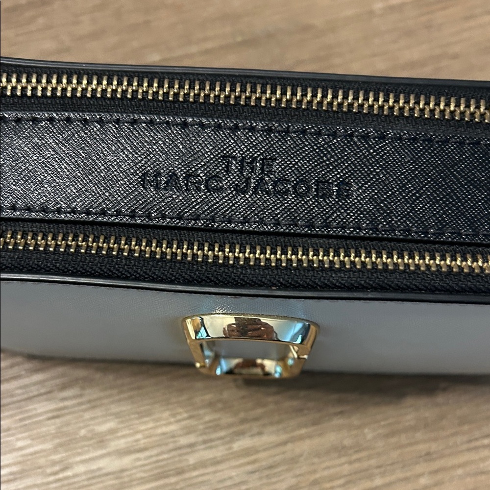 Marc Jacobs Cream and Gold Snapshot Bag - Picture 2 of 9